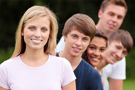 5 junge Leute